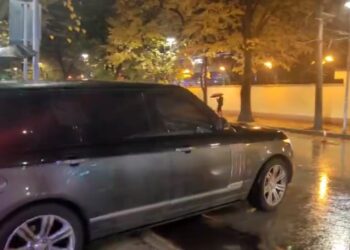 Zyrat u kontrolluan nga SPAK/ Video kur Ajola Xoxa ikën nga galeria “Harabel” me fuoristradën luksoze