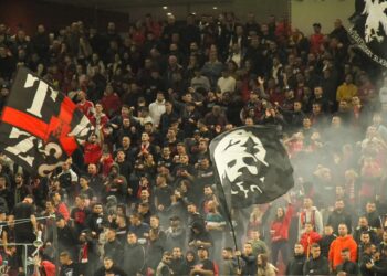 Kënga “Mora Fjalë” e ndaluar të këndohet në stadiume? Reagimi i “Tifozëve Kuq e Zi”: Askush nuk na imponon dot asgjë!