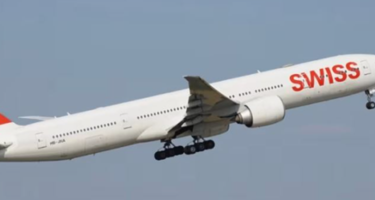 Avioni bën ulje të detyruar, një anëtar i ekuipazhit në gjendje të rëndë