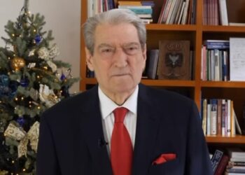 Berisha uron shqiptarët për vitin 2025: Të firmosim së bashku rotacionin