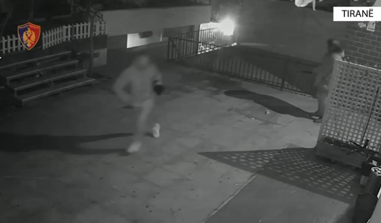 VIDEO – Porosiste online dhe grabiste korrierët me thikë, arrestohet i riu në Tiranë