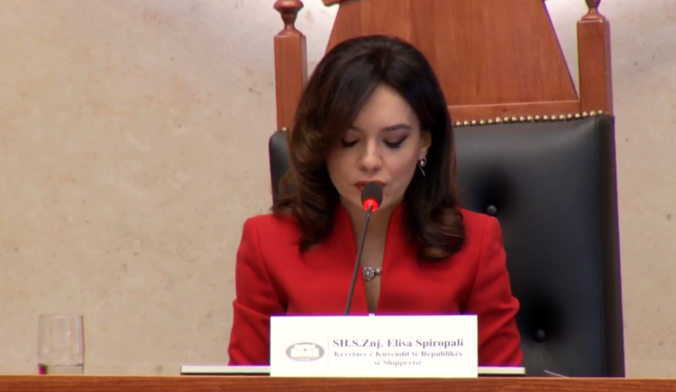 Spiropali fut në mënyrë të beftë në Kuvend projektligjin e PS për faljen e gjobave për ndërtimet pa leje, PD: Ju duhet për vota, turp!