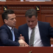 Demokratët në Kuvend përplasen me Shehajn, Noka e shtyn nga foltorja dhe i hedh celularin, Mziu e shan nga robt – VIDEO