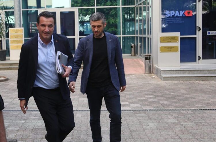 Arrogant me mediat, qengj me SPAK-un, ja reagimi i Veliajt, pasi iu sekuestroi telefonat gruas dhe vëllait