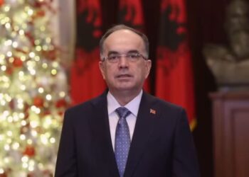 Presidenti Begaj uron shqiptarët për Vitin e Ri