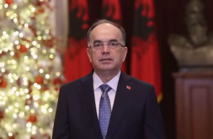 Presidenti Begaj uron shqiptarët për Vitin e Ri