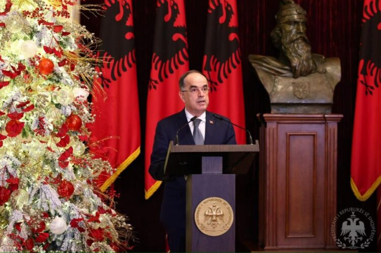 Presidenti Begaj uron besimtarët festën e Krishtlindjes: Shënde dhe lumturi në jetët tuaja