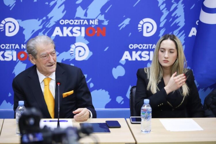 Berisha kujton përballjen e Azem Hajdarit me Ramiz Alinë: Ishte lider i lindur