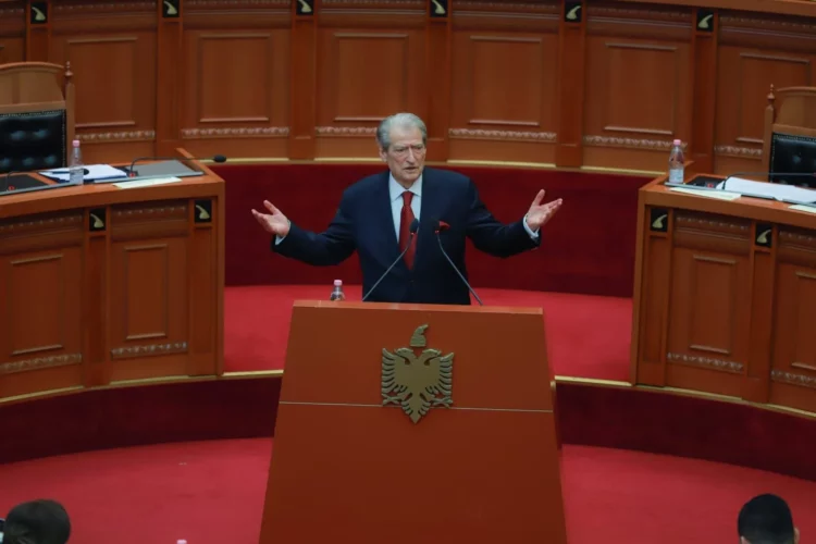 Berisha: Respektoni Kushtetutën ose do sjellim mosbindjen civile në sallë