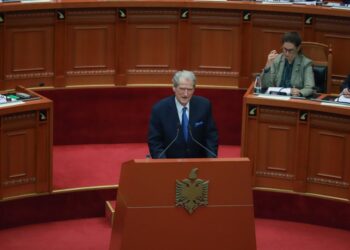 “Ju ka rënë çehrja!” Berisha nga Kuvendi: Rama tentoi të eliminonte opozitën, por unë ja ku jam