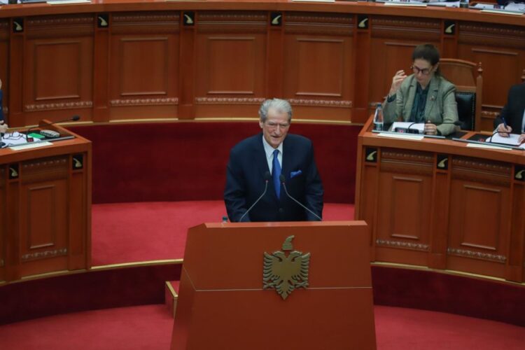 “Ju ka rënë çehrja!” Berisha nga Kuvendi: Rama tentoi të eliminonte opozitën, por unë ja ku jam