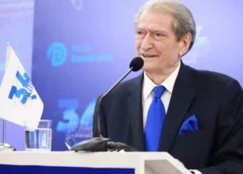 Berisha shpalos programin: Paga minimale 500 euro, mesatarja 1200 euro