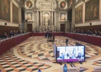 Zëri i Amerikës për mandatin e Xhaçkës/ Venecia: Vendimet e Kushtetueses të detyrueshme për zbatim