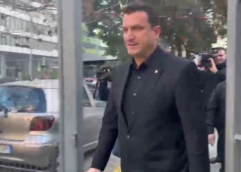Kryebashkiaku i Tiranës Erion Veliaj del pas pesë orësh nga SPAK, shmang gazetarët