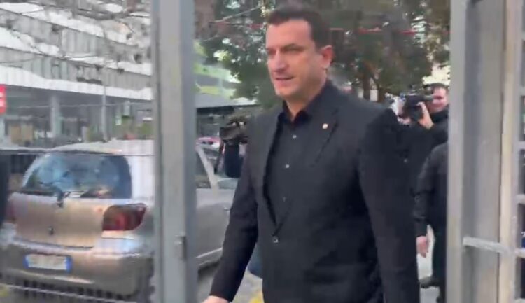 Kryebashkiaku i Tiranës Erion Veliaj del pas pesë orësh nga SPAK, shmang gazetarët
