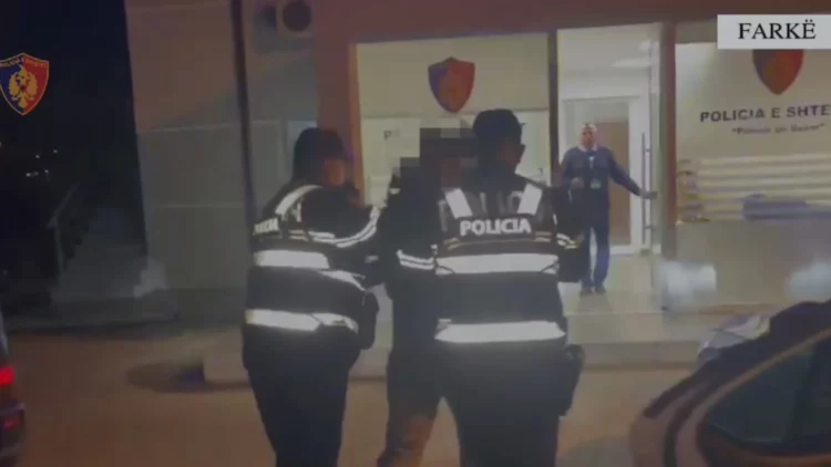 Kanoste me thikë dhe përndiqte nxënësit në Krrabë, arrestohet 42-vjeçari (Emri)