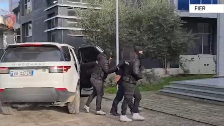 Në kërkim për shitjen e lëndëve narkotike, arrestohet 61 vjeçari në Fier (Emri)