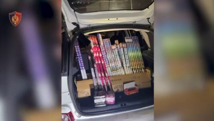 Shiste lëndë piroteknike, e pëson 46-vjeçari në Tiranë