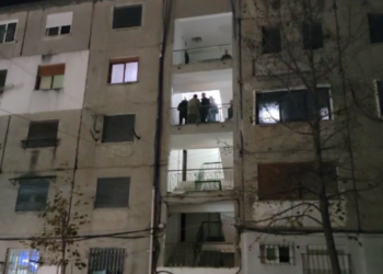 Ka plagë me thikë në trup, gjendet një person i vdekur në Durrës