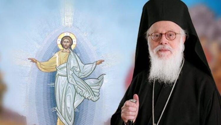 Kryepeshkopi Anastas uron Krishtlindjet: Nuk ka gjë më të bukur sesa të duash…