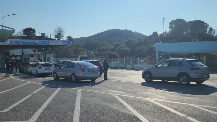 Fluks në Kakavijë për festa, 6 mijë persona dhe tri mijë makina hynë brenda një dite