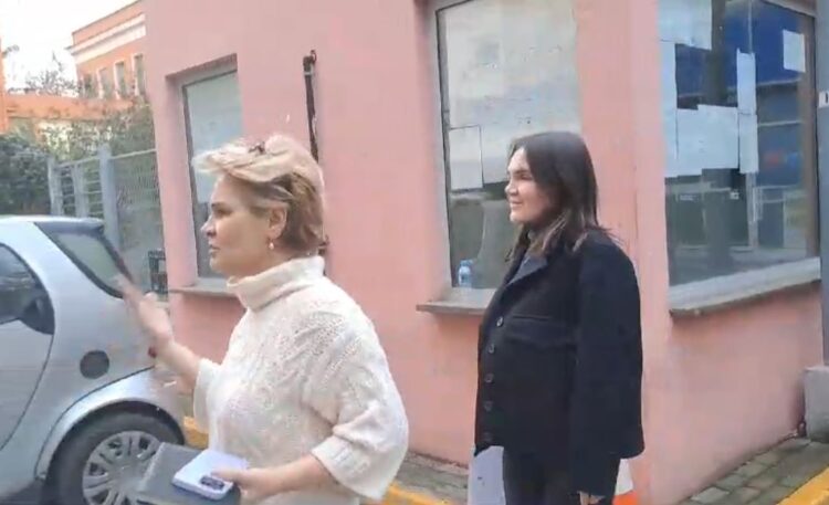 Pas dy orë qëndrimi, Monika Kryemadhi dhe e bija dalin nga SPAK