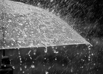 Parashikimi: Fundjavë me shi, në zonat malore do të vazhdojë dëbora