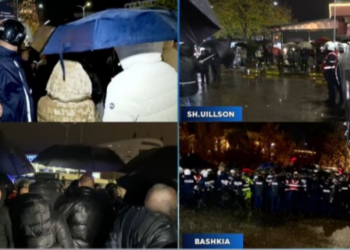 Protesta/ Tensionohet situata, policia përdor forcën ndaj deputetëve të opozitës