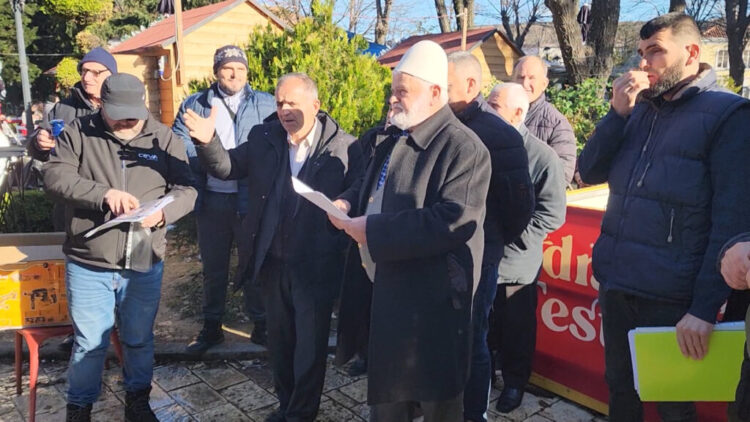 Ujësjellësi tenderoi 140 mln, banorët e Postribës sërish në protestë: Uji vjen prapë i ndotur