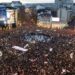 ‘Shpërthejnë’ protestat në Beograd kundër Vuçiç: I keni duart e përgjakura
