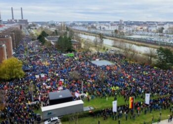 Ulje pagash, mbi 100 mijë punëtorë të Volkswagen protestuan në Gjermani