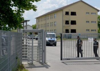 11 emigrantë arratisen nga qendra e pritjes në Durrës, AMP merr në pyetje policët e shërbimit