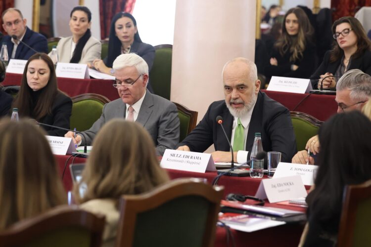 Pagesa nga 8 mijë euro, Rama i jep “Xhafajt” 500 mijë euro fond për stafin e komisionit (Emrat)