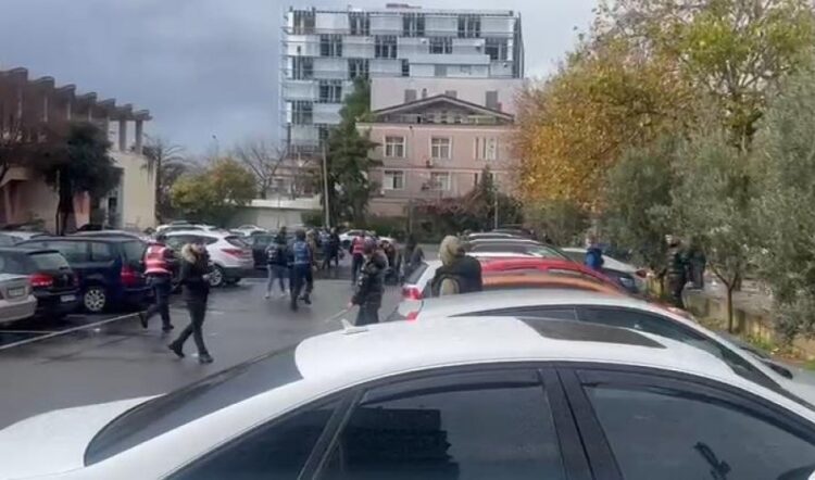 Sherr mes adoleshentëve te ‘Asllan Rusi’ në Tiranë, plagoset 13-vjeçari