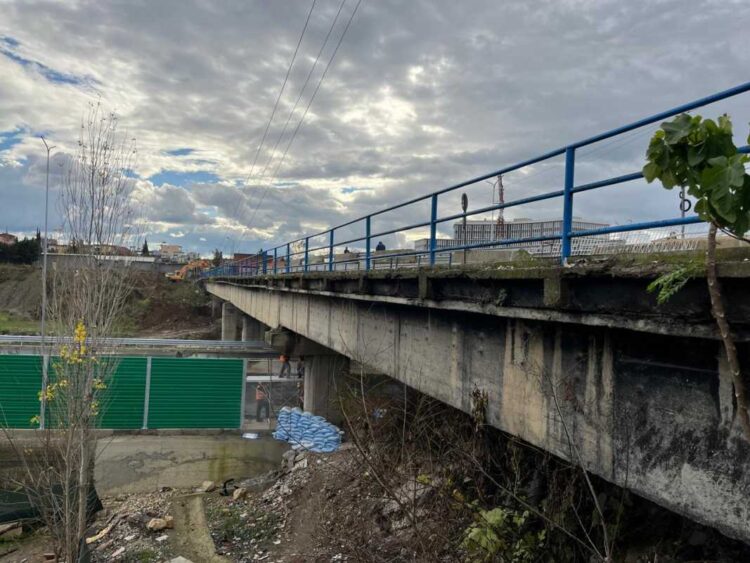 Sot do të shembet me eksploziv ura e vjetër e Babrroit, njoftimi për qytetarët