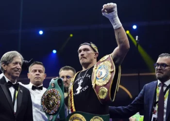 Oleksandr Usyk mbetet “mbret” i boksit,  mposht për herë të dytë Tyson Fury