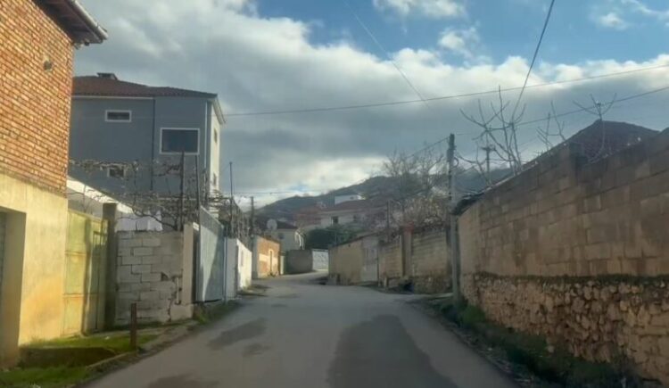 E rëndë në Pogradec, i moshuari vetëvaret në oborrin e shtëpisë