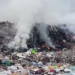 Vijon të digjet prej 4 ditësh fusha e mbetjeve në Vlorë, tymi mbulon zonën
