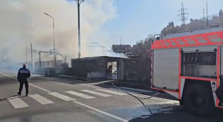 Zjarr në nënstacionin elektrik të Shkodrës, një pjesë e qytetit pa energji