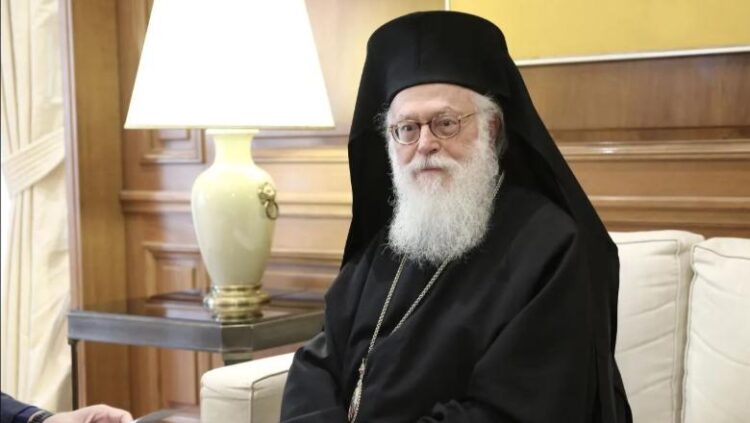 U transferua në spitalin në Athinë, Kisha Autoqefale tregon gjendjen e Kryepeshkopit Janullatos