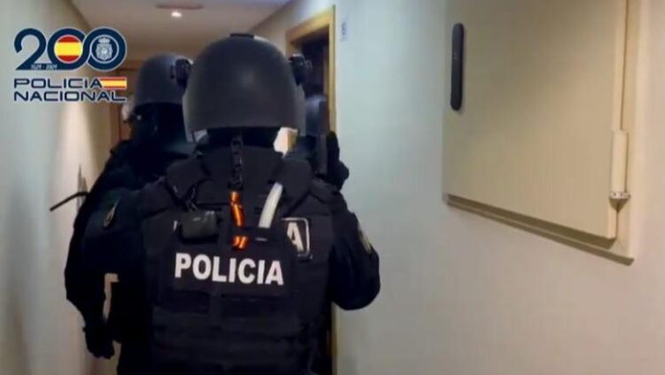 Sekuestrohen 7 kg kokainë e pastër në Valencia dhe 29 mijë euro, arrestohen 2 shqiptarë