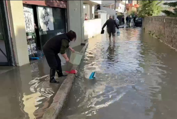 Përmbytjet në Durrës/ Uji ka hyrë në 300 banesa, banorët: Nuk ka ardhur njeri për të na parë