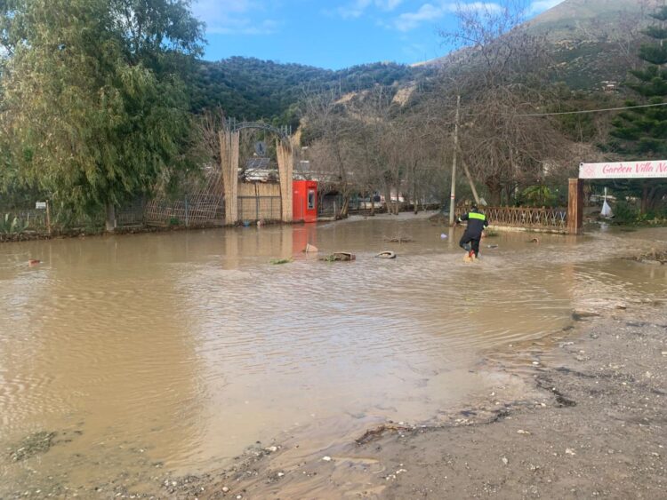 Çarja e digës në hidrocentralin e Bunecit, përmbyten 12 biznese