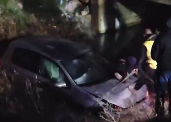 Aksident i rëndë në Durrës/ Dy makina përfundojnë në kanal, raportohet për 7 të plagosur, mes tyre 5 fëmijë