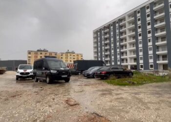 Tentoi të vidhte një bllok banesash në ndërtim/ Mobilizon mbi 20 policië, por arrin t’ia mbathë