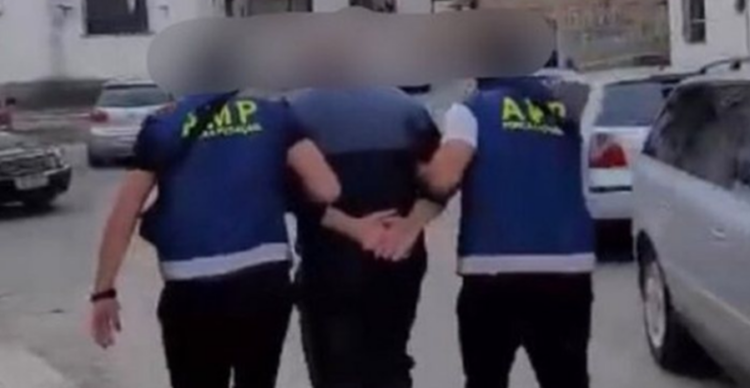 Të dehur në makinë shkaktuan aksidente, AMP arreston dy efektivë policie