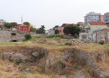 Durrës/ Banorët kundërshtojnë vlerën e kompensimit për projektin TID të Parkut Arkeologjik
