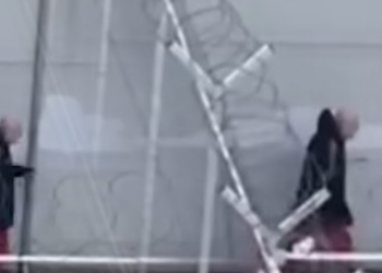 Duke bërë ecje e pirë cigare, VIDEO e Ilir Metës në ajrim te burgu 313