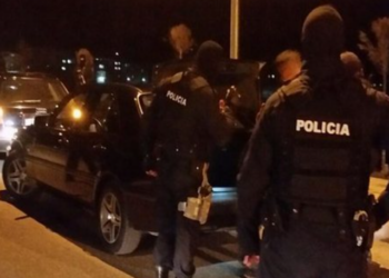 Viti i ri, avazi i vjetër/ Të shtëna me armë në Berat, policia bllokon hyrje-daljet në qytet