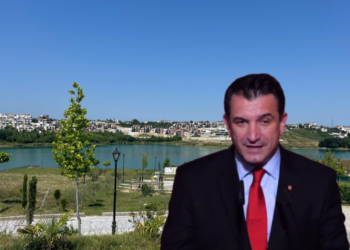 Pasi e ktheu Farkën në kantier ndërtimi, Veliaj propagandon se ka mbjellë pemë